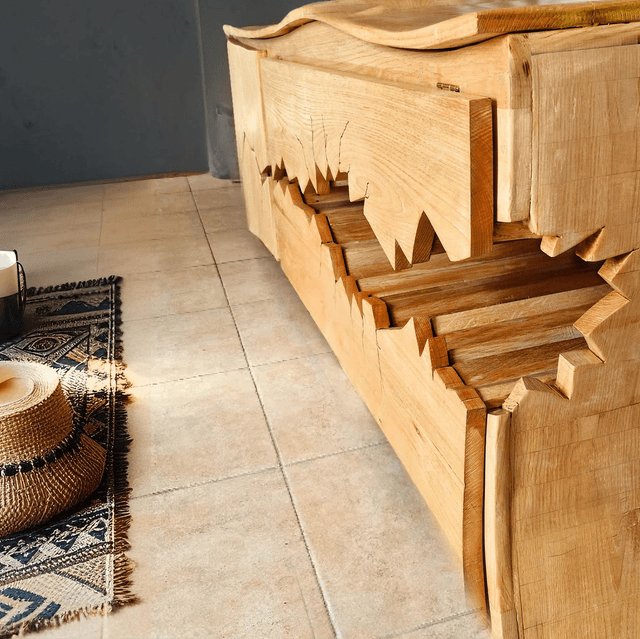 Meuble TV design en bois massif avec effet fracturé 