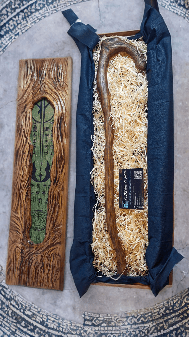 Bâton de Gimer du grand Maître Jedi dans son écrin en bois- réalisation sur commande - l'ARTelier de julien