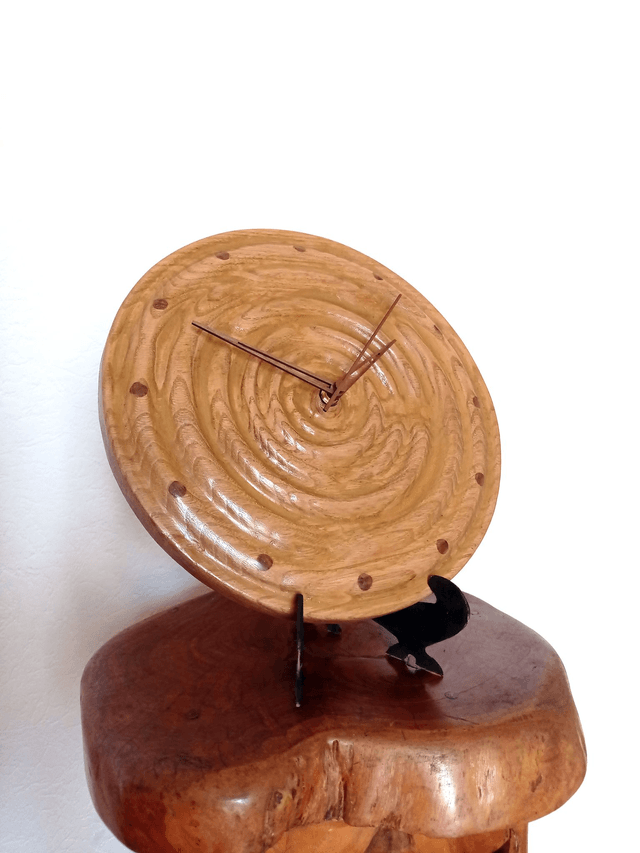 Horloge Murale en Bois de chataignier Modèle Ondulante par l'ARTelier de Julien