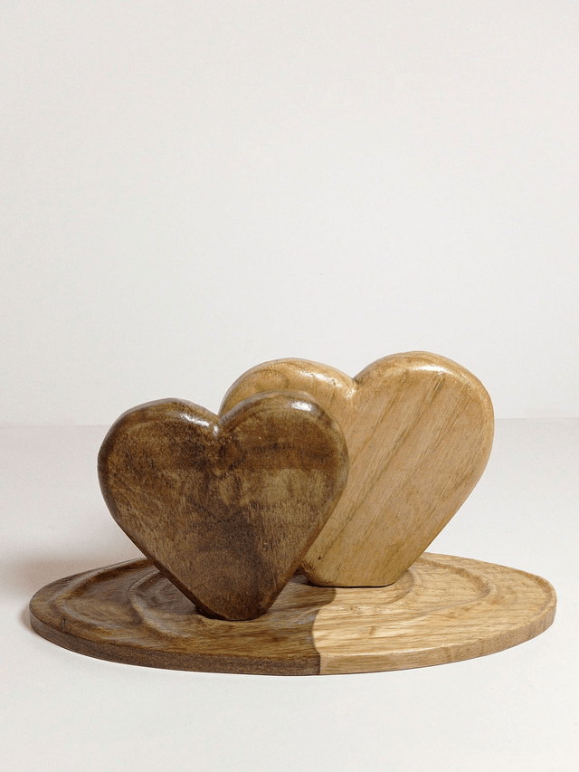Duo de cœurs en bois de noyer et châtaignier, édition ST valentin - Personnalisation offerte