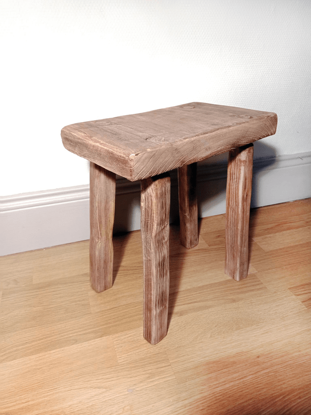 Tabouret vintage en bois de chataignier par l'Artelier de julien