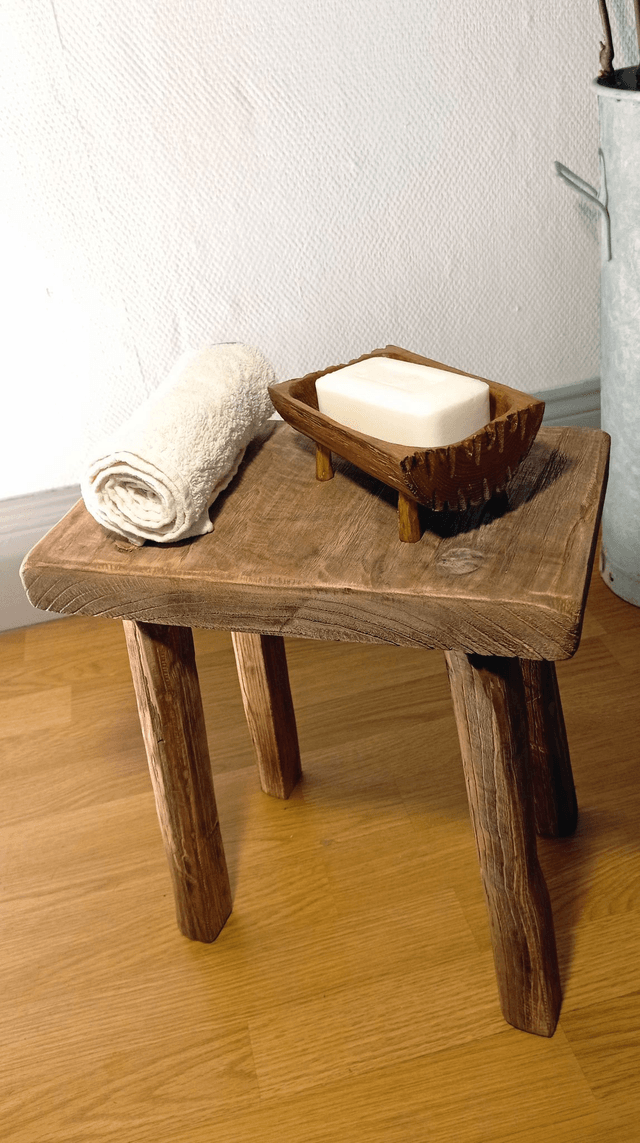 Tabouret vintage en bois de chataignier par l'Artelier de julien
