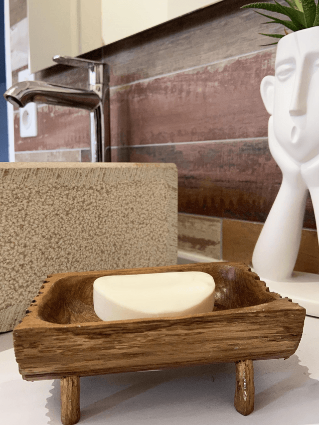 Porte Savon pour salle de bain en bois de châtaignier par l'Artelier de julien