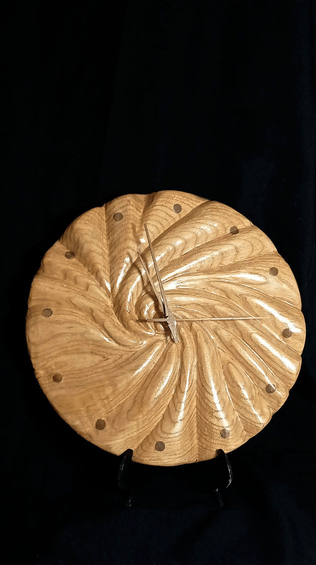 Horloge Murale en Bois Massif de Châtaignier -Modèle spirale-  Artisanat Français Unique par l'ARTelier de Julien
