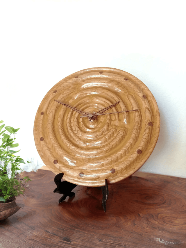 Horloge Murale en Bois de chataignier Modèle Ondulante par l'ARTelier de Julien