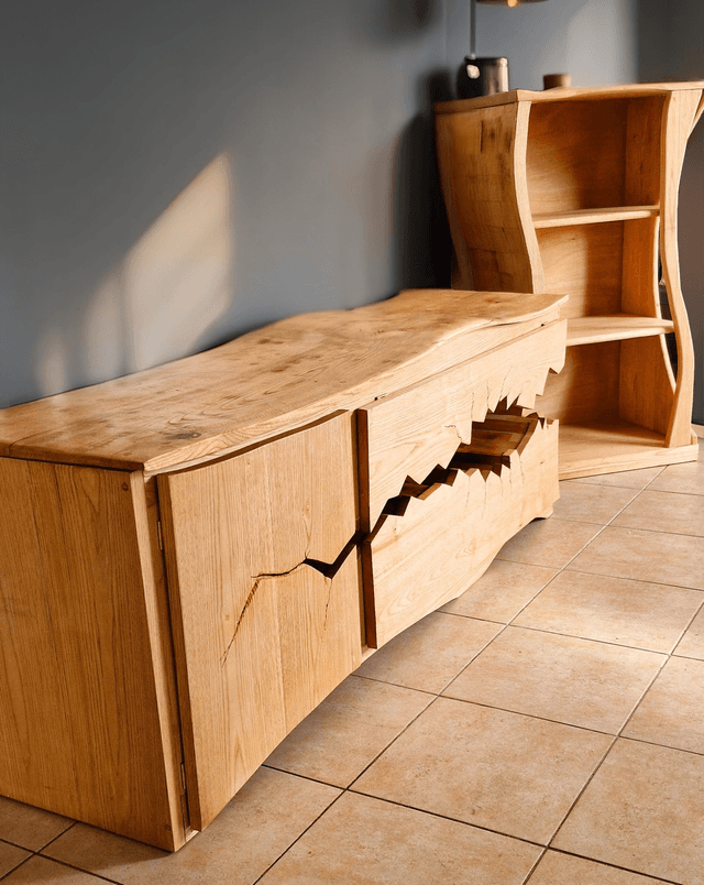 Meuble TV design en bois massif avec effet fracturé 