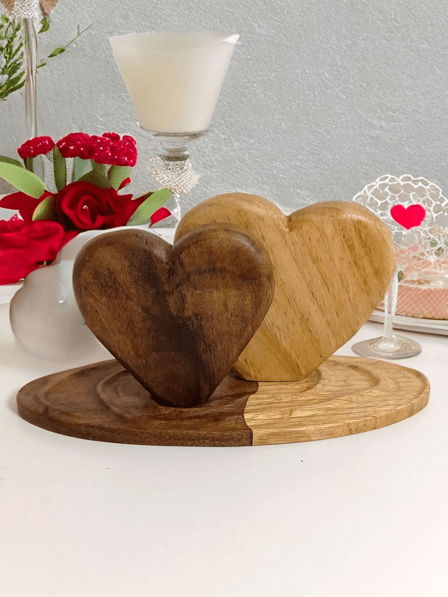 Duo de cœurs en bois de noyer et châtaignier, édition ST valentin - Personnalisation offerte