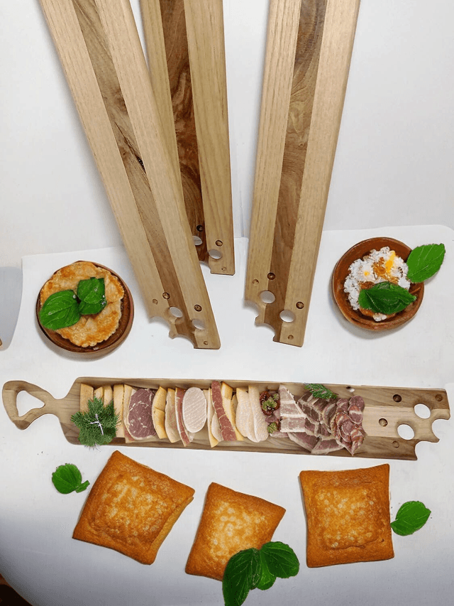 Planche apéro individuelle en Noyer et Châtaignier - Fabrication Française par l'ARTelier de Julien