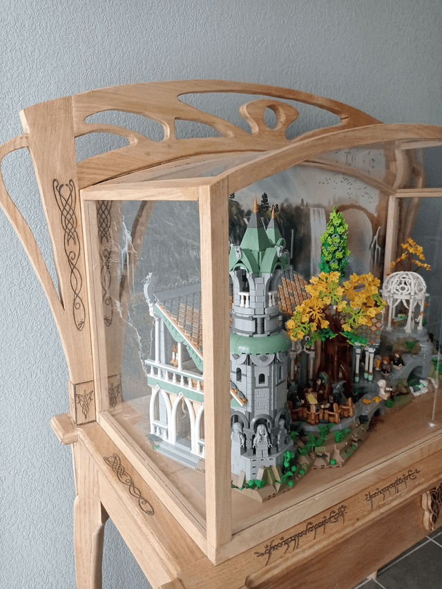 console vitrine elfique - réalisée pour le set lego rivendell 10316 par l'Artelier de julien 