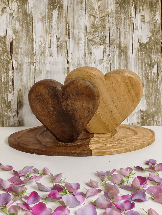 Duo de cœurs en bois de noyer et châtaignier, édition ST valentin - Personnalisation offerte