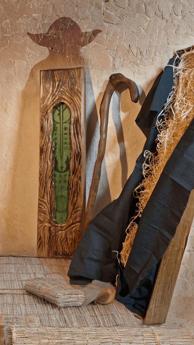 Bâton de Gimer du grand Maître Jedi dans son écrin en bois- réalisation sur commande - l'ARTelier de julien