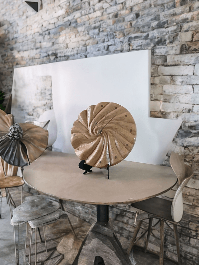 Horloge Murale en Bois Massif de Châtaignier -Modèle spirale-  Artisanat Français Unique par l'ARTelier de Julien