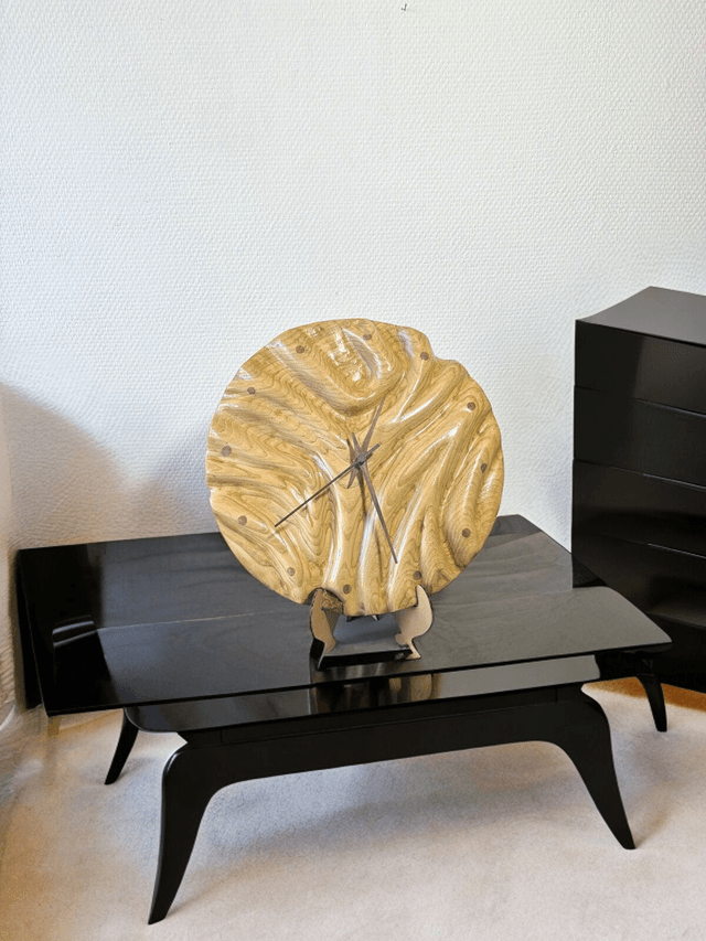  horloge design bois - sculpture bas relief vague - bois de châtaignier par l'Artelier de julien